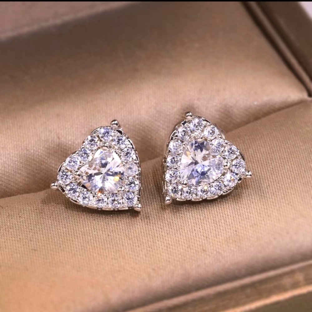 Full Crystal Zirconia Heart Earrings Studs